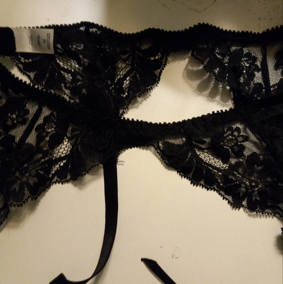 Not new never worn complete lace sexy garter belt size medium  bow front. - Picture 2 of 2